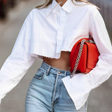 Cropped Damenbluse mit Raw Cut – Modern, Urban & Statementstark