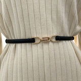 Moderner Ledergürtel mit goldener Glieder-Schnalle