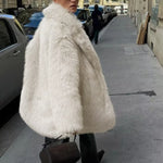 Macy | Weicher Kunstpelz-Mantel im Oversize-Look Zendoo.de