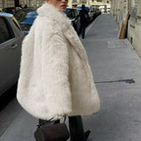 Macy | Weicher Kunstpelz-Mantel im Oversize-Look Zendoo.de