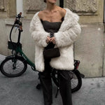 Macy | Weicher Kunstpelz-Mantel im Oversize-Look Zendoo.de