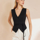 Isabella | Schwarzes ärmelloses Top mit Taillenbindung