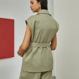 Mila | Ärmellose Weste mit Bindegürtel in Olivgrün – Lässige Eleganz neu definiert