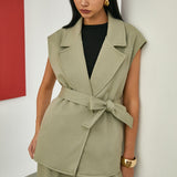 Mila | Ärmellose Weste mit Bindegürtel in Olivgrün – Lässige Eleganz neu definiert