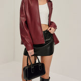 Bordeauxrote Kunstlederjacke