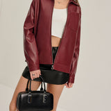 Bordeauxrote Kunstlederjacke