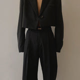 Selina | Trendiger schwarzer Cropped Blazer für Damen als Bürooutfit