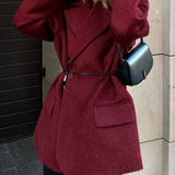 Ursula | Winter Übergrößen Mantel aus roter Wolle mit Gürtel in der Taille