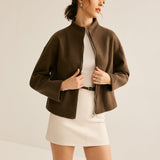 Lia | Kurze braune Jacke mit Stehkragen – Minimalistisch und elegant