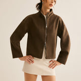 Lia | Kurze braune Jacke mit Stehkragen – Minimalistisch und elegant