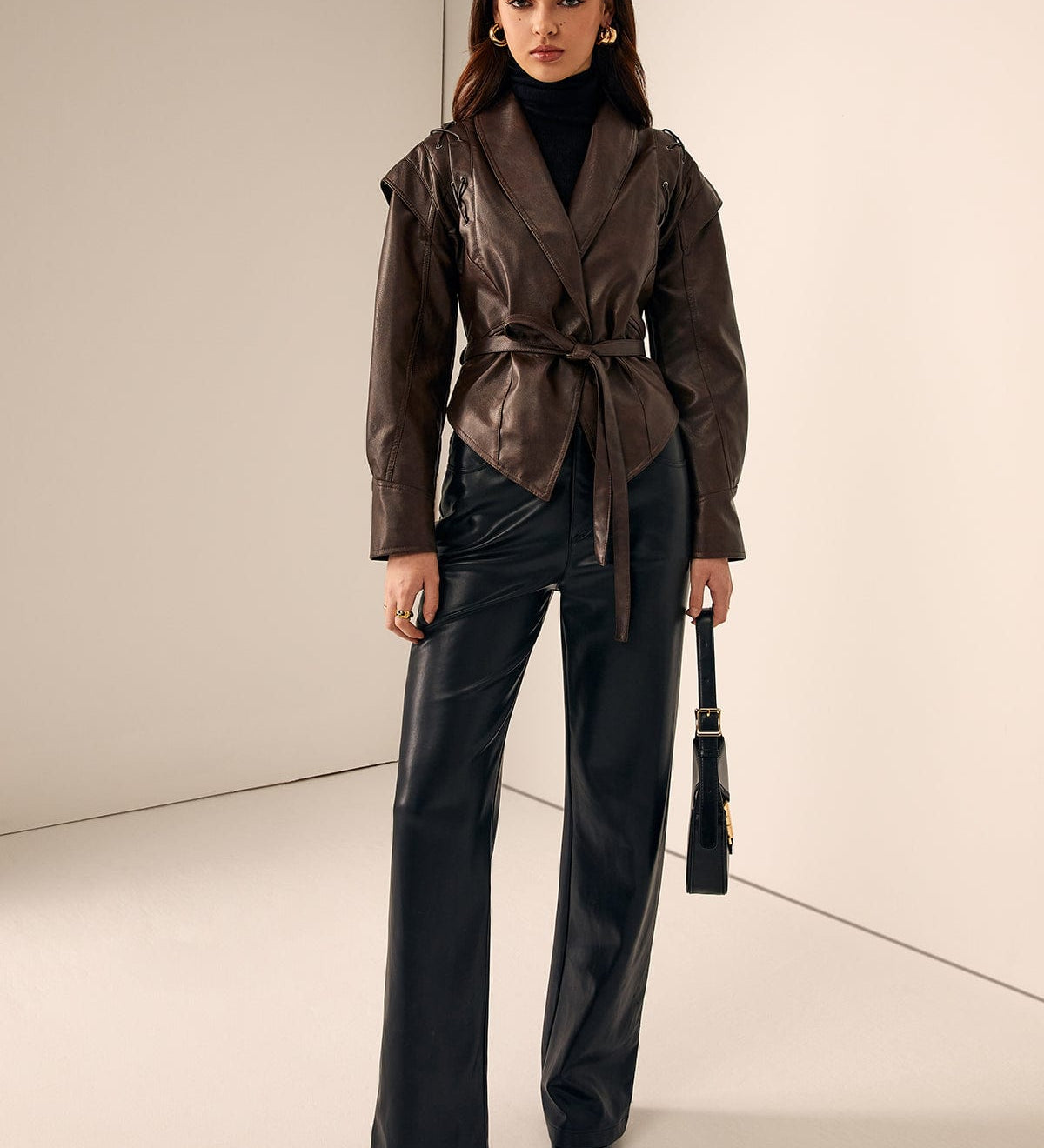 Valeria | Taillierter Lederblazer mit Gürtel – Elegant & Modern