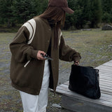 Molly | Lässige Varsity-Jacke im Retro-Stil mit gestreiften Ärmeldetails und gerippten Bündchen