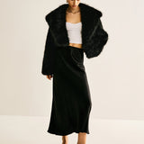 Warmer Mantel aus Kunstpelz