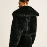 Warmer Mantel aus Kunstpelz