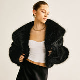 Warmer Mantel aus Kunstpelz