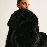 Warmer Mantel aus Kunstpelz