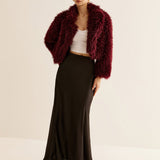 Ruby | Kurzgeschnittener Kunstpelzmantel in Burgunderrot