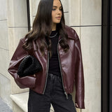 Nora | Minimalistische Kunstlederjacke in Burgunderrot – Modern und Vielseitig