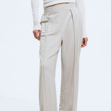 Luftige Damenhose mit weitem Schnitt und Bundfalten