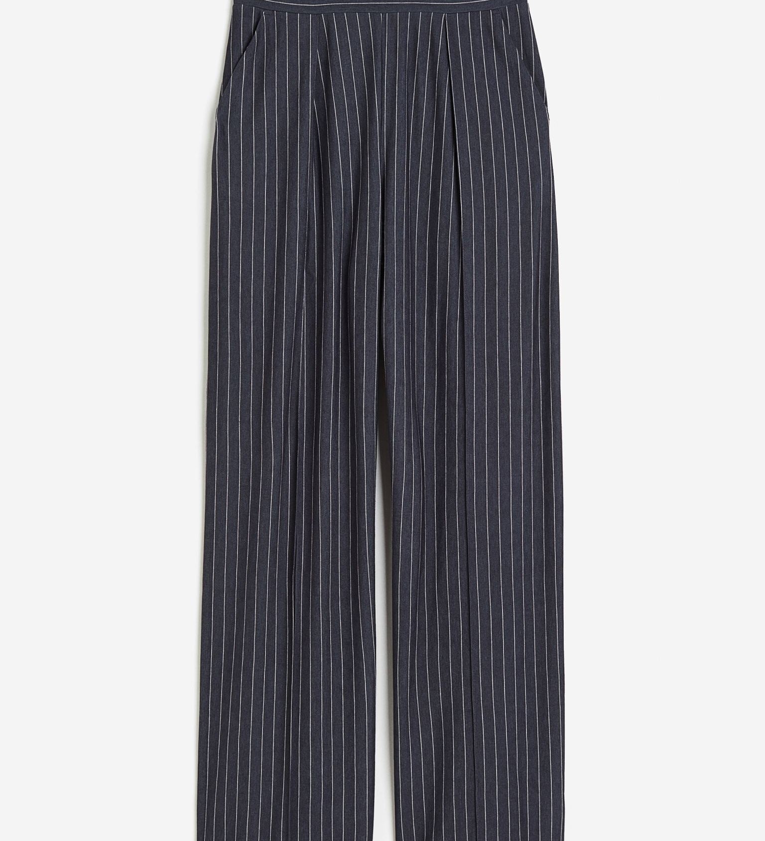 Luftige Damenhose mit weitem Schnitt und Bundfalten