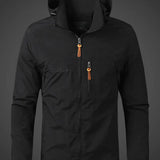 Leichte Outdoorjacke mit Kapuze und Windschutz für Alltag & Freizeit
