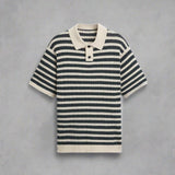 Klassisches gestreiftes Strickpolo