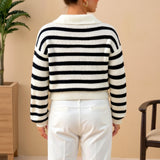 Gestreifter Damenpullover mit Reißverschlusskragen