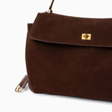 Clara – Elegante Damenhandtasche aus dunkelbraunem Wildleder mit goldfarbenem Drehverschluss