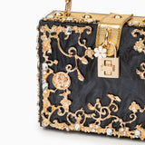Luxus-Acryl Clutch in Himmelblau mit barockem Golddekor – Vintage-inspirierte Abendtasche