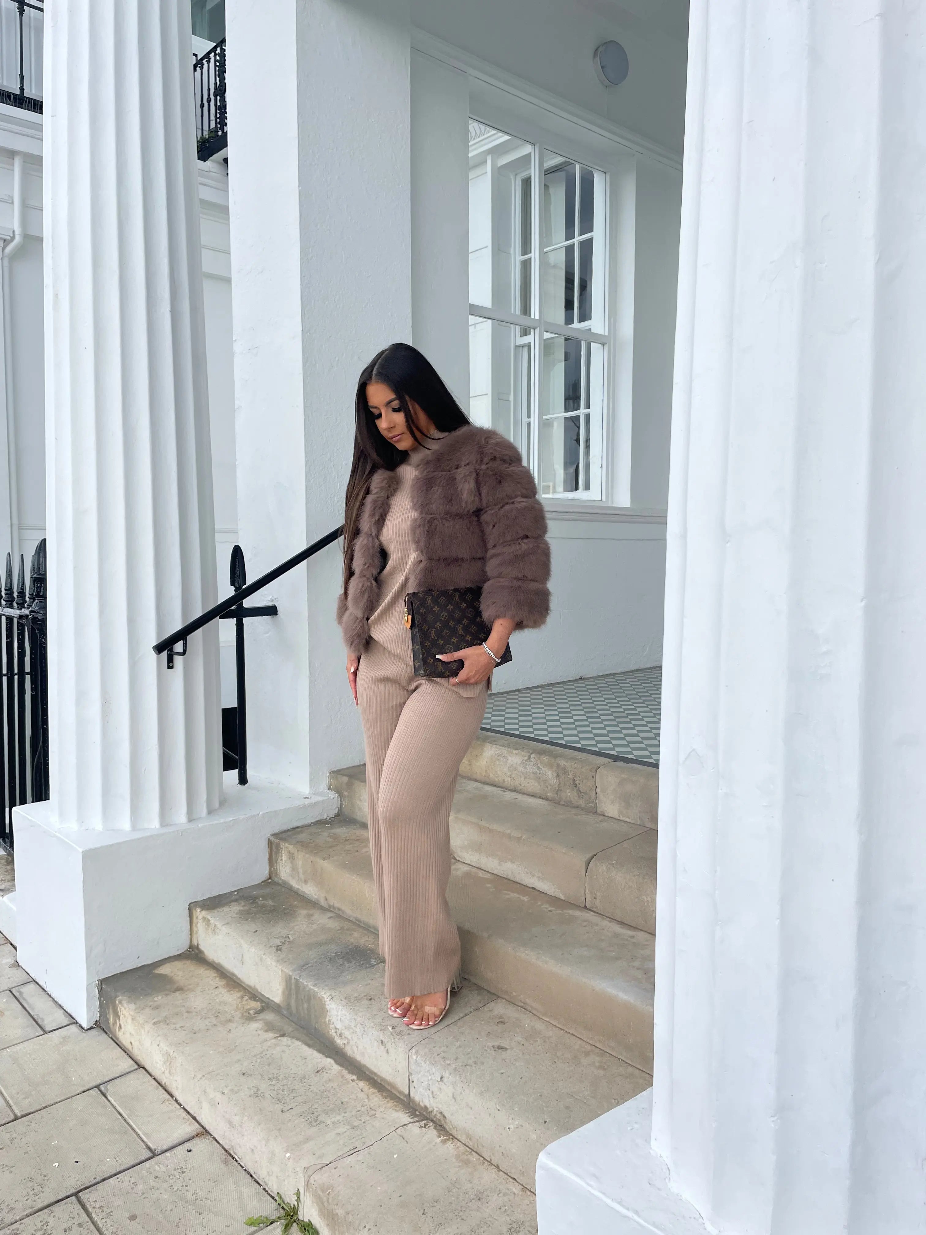 Lacy | Hochwertige Kunstfell-Jacke – Edles Design für Eleganz und Komfort Zendoo.de