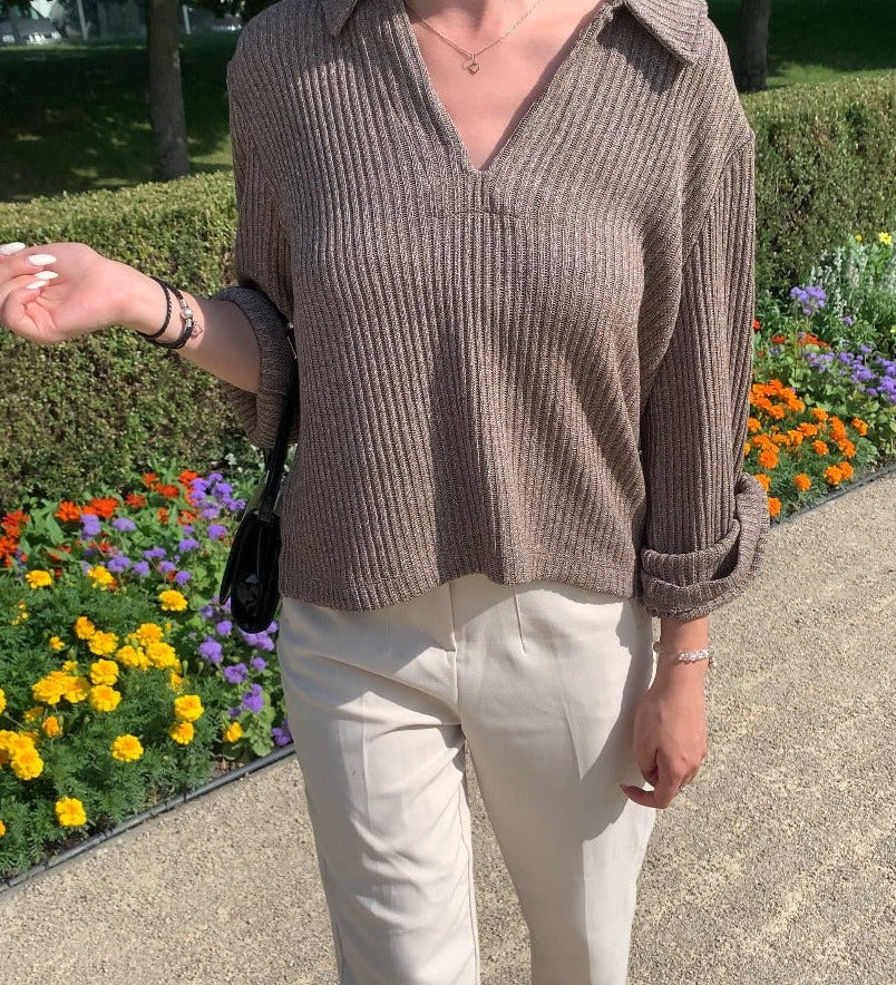 Gerippter Strickpullover mit Kragen