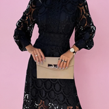 Elegantes Spitzenkleid mit Stehkragen & transparenten Details