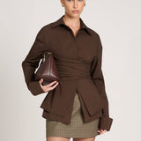 Braune Oversize Bluse mit Drapierung und Hemdkragen für Damen