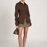 Braune Oversize Bluse mit Drapierung und Hemdkragen für Damen