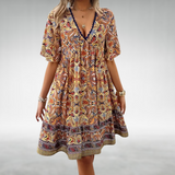 Kurzkleid im Boho-Stil mit V-Ausschnitt und Ethno-Muster
