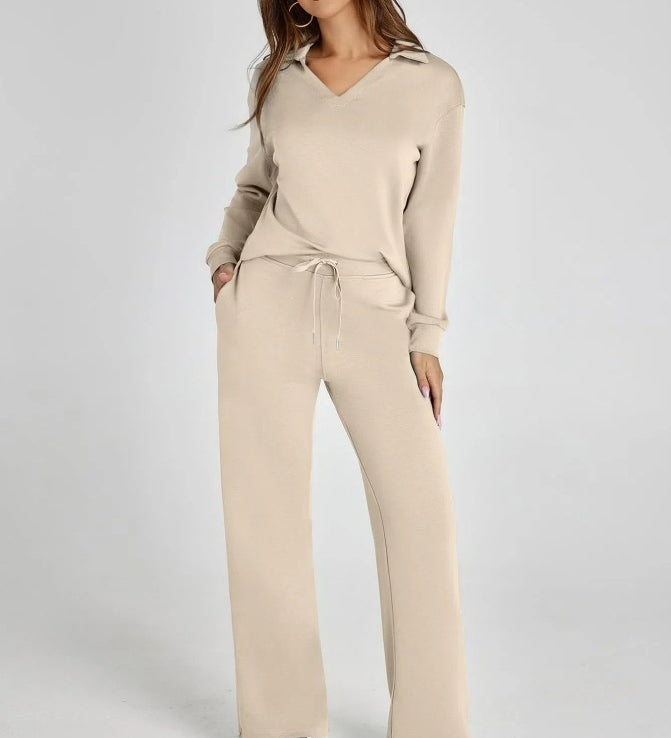 Damen Freizeitanzug mit Zipper-Pullover und weiter Hose