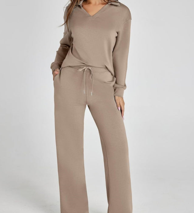 Damen Freizeitanzug mit Zipper-Pullover und weiter Hose