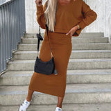 Modisches Zweiteiler Set mit Cropped Pullover und Midirock – Urban Streetstyle Look