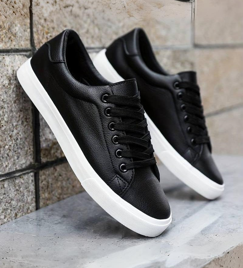 Weiße Sneaker – Schlichte Eleganz und Vielseitigkeit