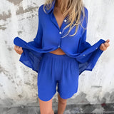 Zweiteiliges Leinen-Set für Damen mit Hemd und Shorts