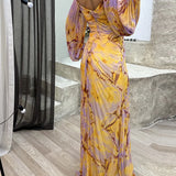 Luxuriöses Abendkleid mit Falten & Off-Shoulder für den Sommer – Gelb-Lila Print & Glitzer-Details