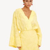 Clacive Herbst Lose Gelb Casual Frauen Kleider 2024 Sexy V-ausschnitt Langarm Mini Kleid Elegante Klassische Hohe Taille Weibliche Kleid