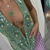 Tief ausgeschnittenes Neckholder-Pailletten Top mit Stickerei