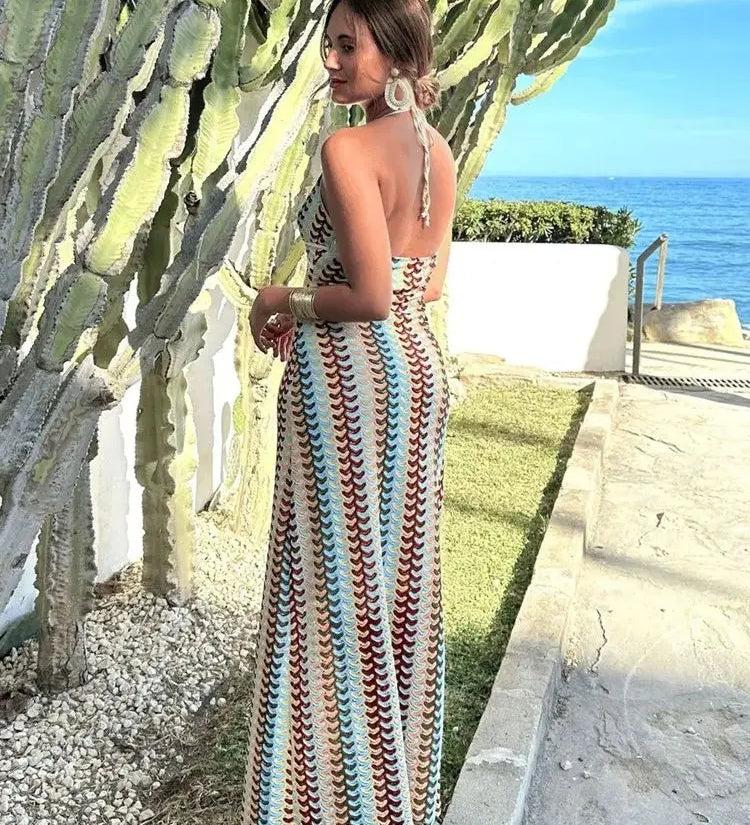 Boho Maxikleid mit Retro-Wellenmuster & Neckholder – Rückenfrei & figurbetont