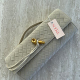 Finja | Geflochtene Clutch aus Kunstleder