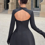 Elegantes Mini Kleid mit langem Arm und taillierter Passform