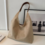 Olga | Minimalistische Schultertasche aus Wildleder