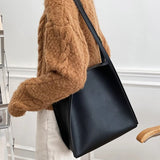 Stella | Minimalistische Schultertasche aus Kunstleder