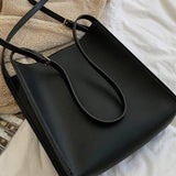 Stella | Minimalistische Schultertasche aus Kunstleder