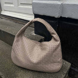 Charlyne | Große geflochtene Hobo-Tasche